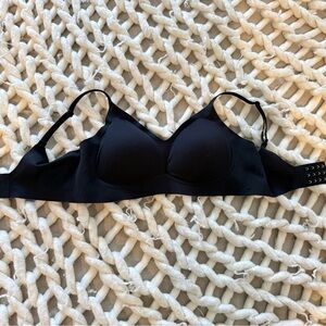 Vertvie black bra